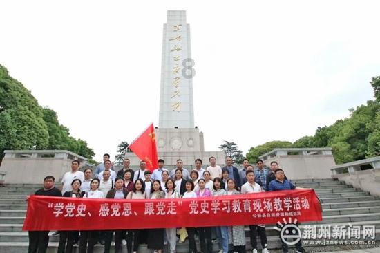恐怖惊悚片《暗泳》上线 搬新家变惊悚历险